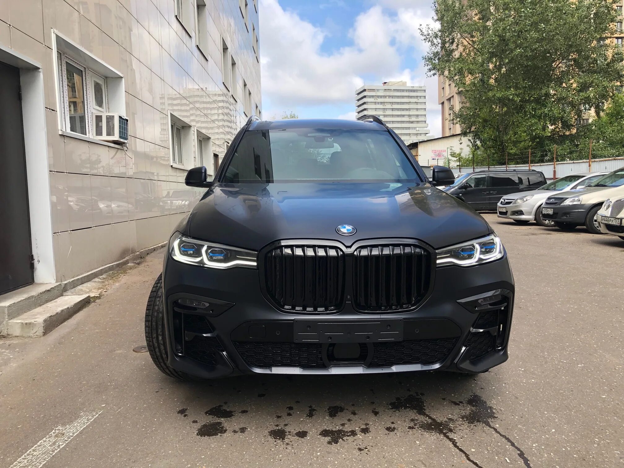 X7 black. BMW x7 матовый. BMW x7 черный матовый. БМВ х7 черный матовый. БМВ x7 чёрная матовая.