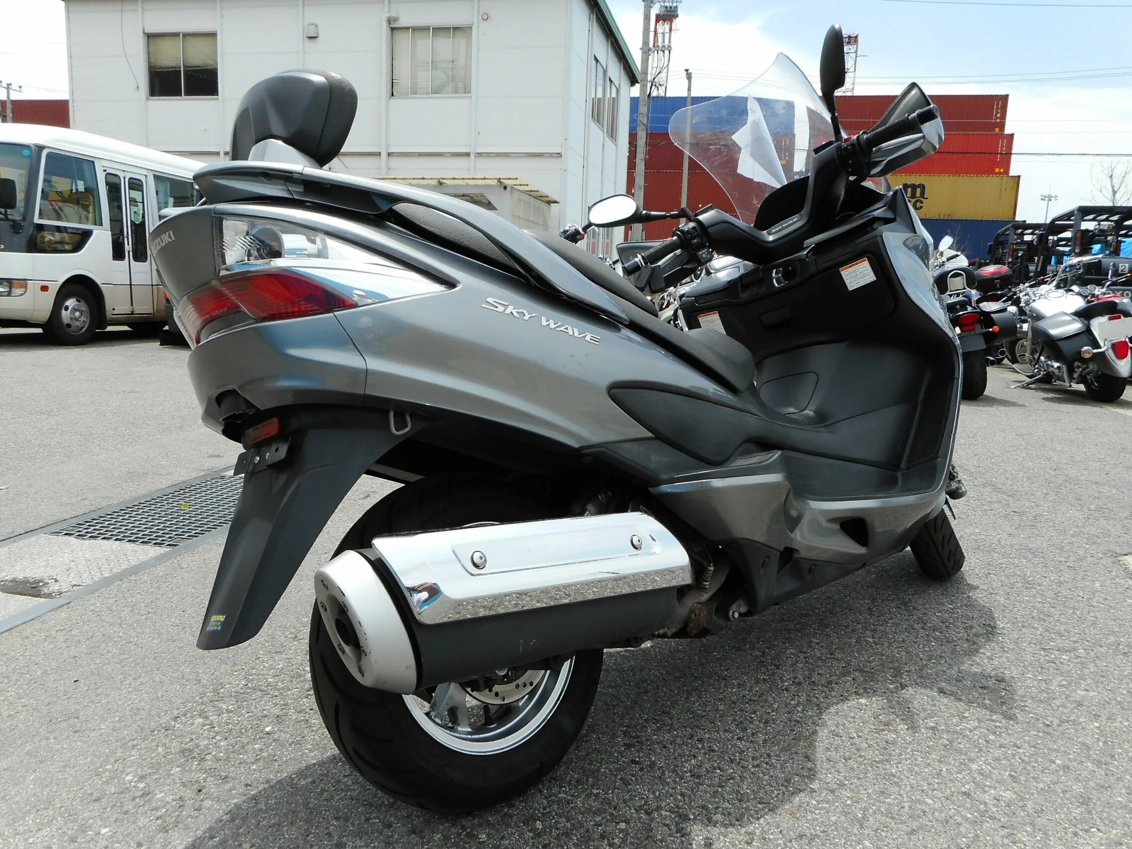 Купить скутер 250. Suzuki Skywave 250. Suzuki Burgman 250. Suzuki Burgman 250 максискутер. Макси скутер Suzuki Skywave 250.