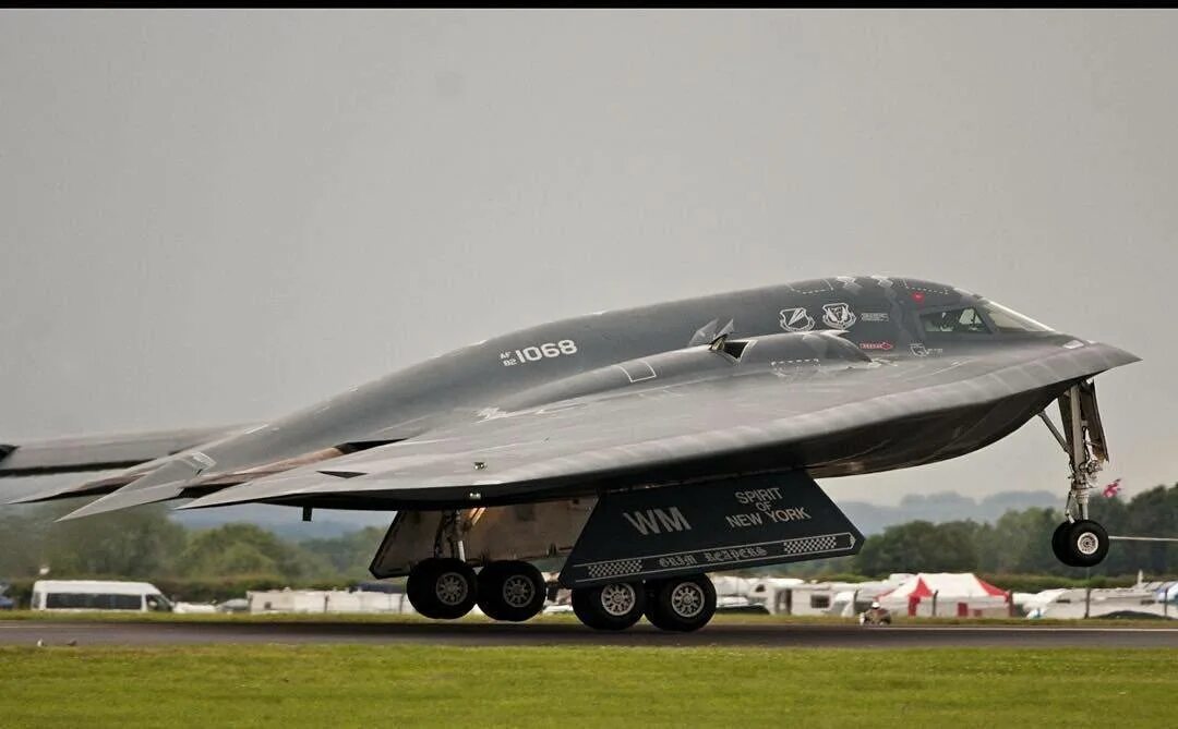 Northrop b 2 spirit характеристики. B-2 Spirit Stealth Bomber. Нортроп б-2 спирит. Northrop Grumman b-2. B2 Spirit.