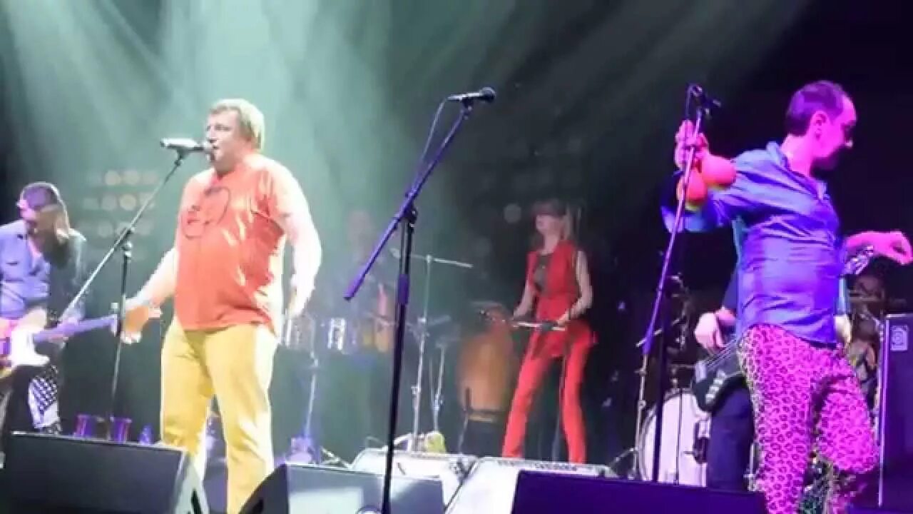 Ленинград дам не дам. И пару баб ленинград. Ленинград дам не дам. Ленинград пару баб клип. Пара пара ленинград.