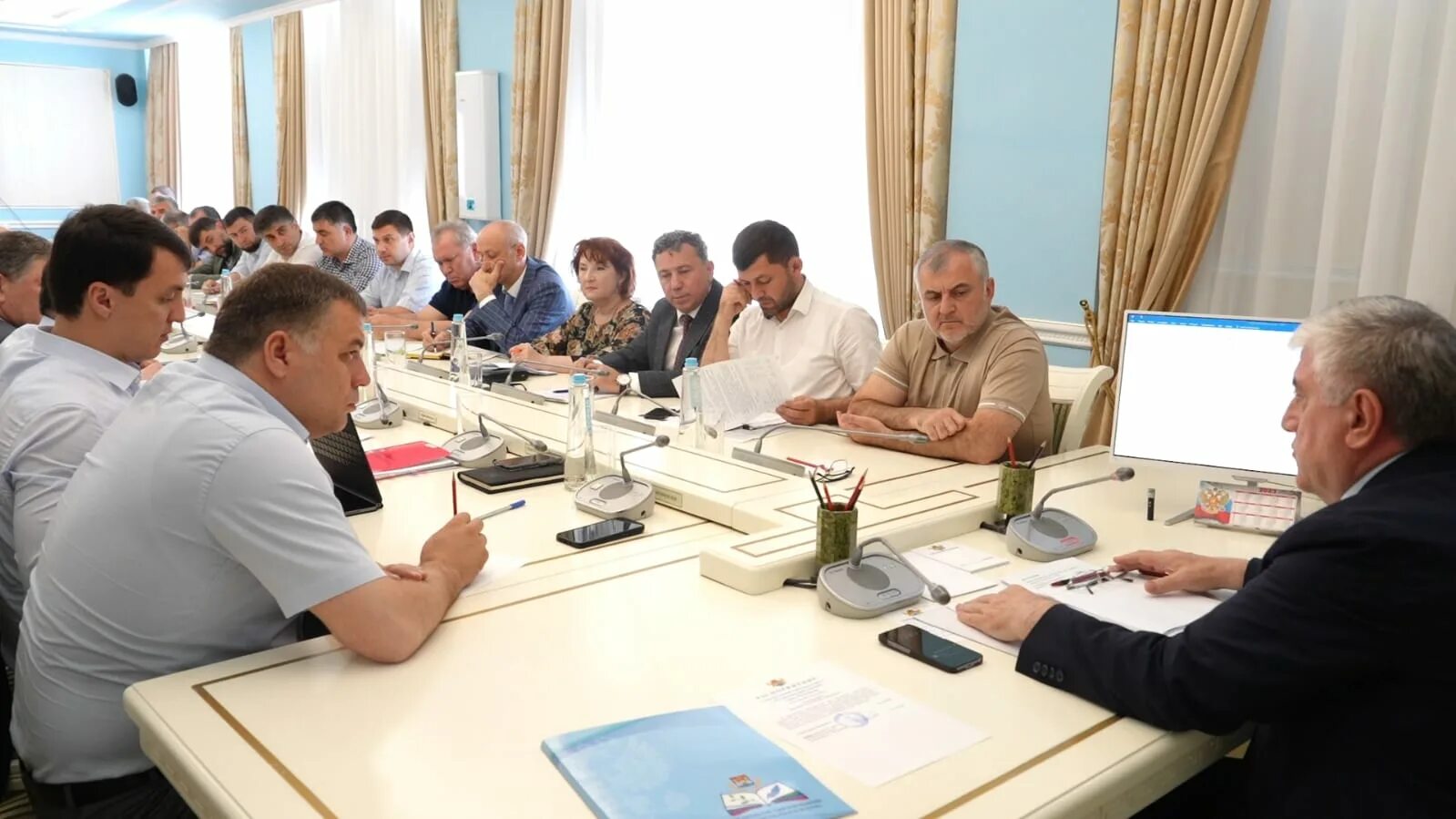 Новые компании махачкалы. Новое дело махачкала. Ризван газимагомедов мэр махачкалы. Институты в махачкале. Ук маяк каспийск.