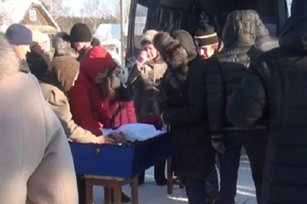 Похороны девочек в Рыбинске. Похороны мобилизованного в Шаранге. Рыбинск трагедия с детьми.