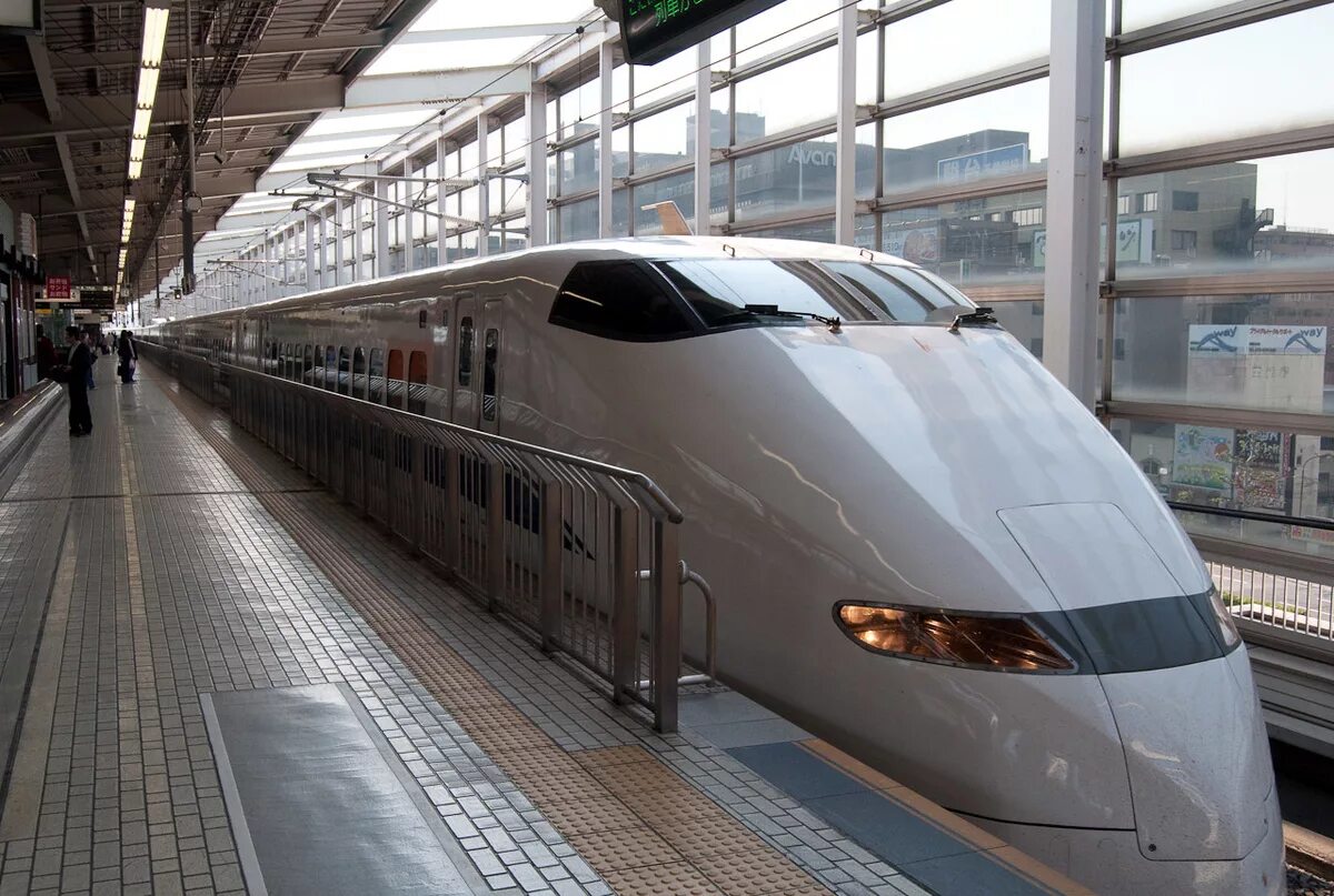 Железные дороги японии. Поезд Токио Синкансен. Скоростной поезд в Японии Синкансэн. Японские поезда Синкансэн. Поезд Синкансен в Японии.