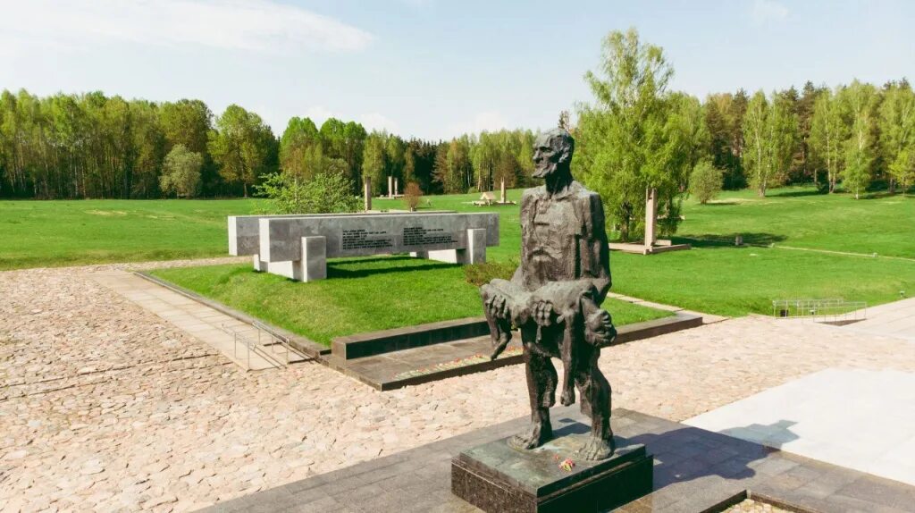 Хатынь в белоруссии. Хатынь мемориальный комплекс. мемориальный комплекс хатынь беларусь. беларусь деревня хатынь музей. мемориал хатынь в белоруссии.