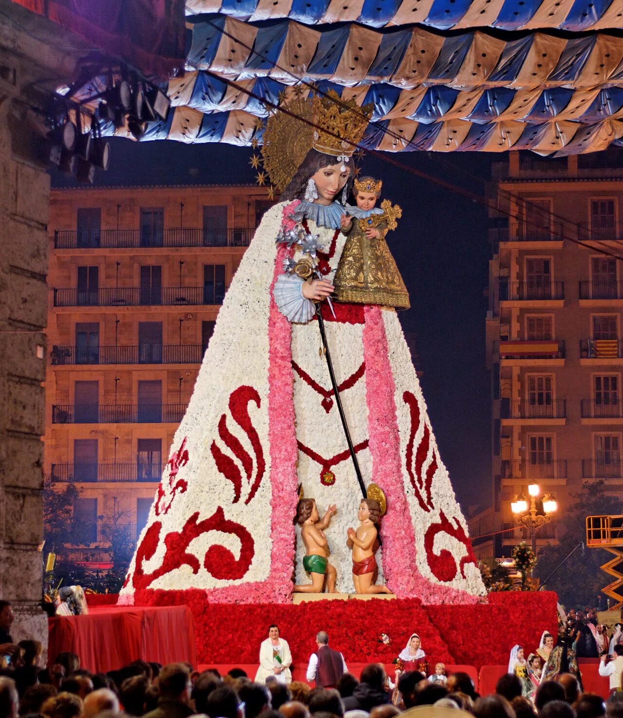 Фальяс в Валенсии. Площадь Девы Марии в Валенсии. La virgen москва