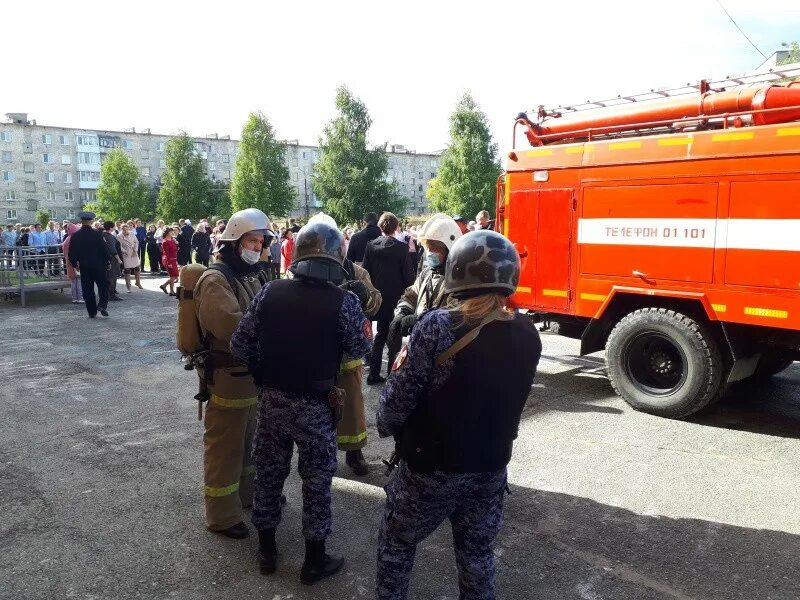 Учебная тревога в школе. Позорная тревога в школе. Учебная пожарная тревога. Учебная пожарная эвакуация. Пожарная тревога эвакуация