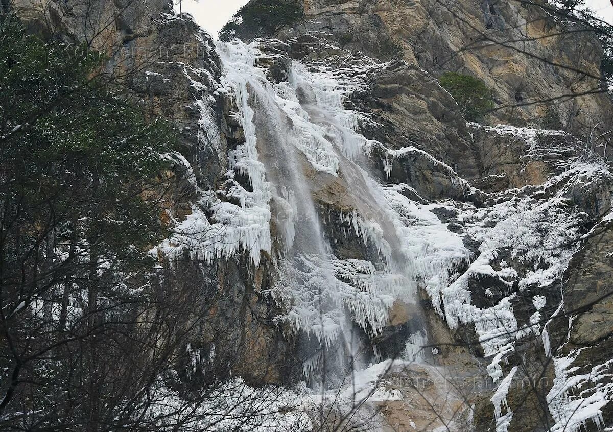 Водопад Учан-Су. Водопад Учан-Су в Ялте. Водопад Учан Су замерзший. Треккинг водопад Учан Су Анталья.