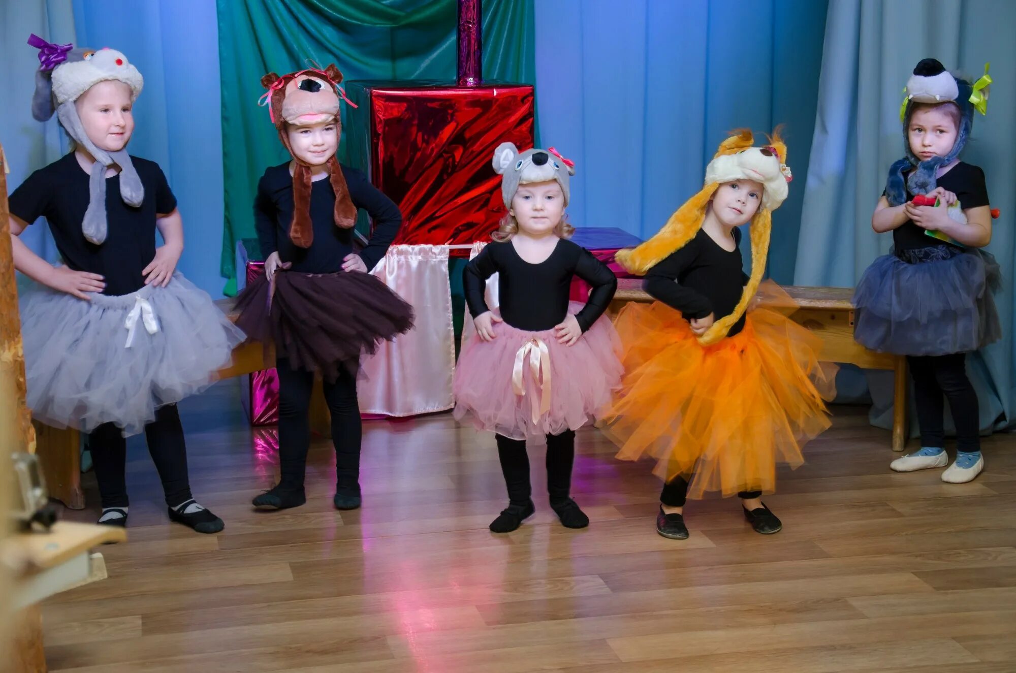 дети играют в театр. сайт детской театральной школы. театральная школа в москве дети райка. вокал театральная школа волгодонск. детский школьный театр.