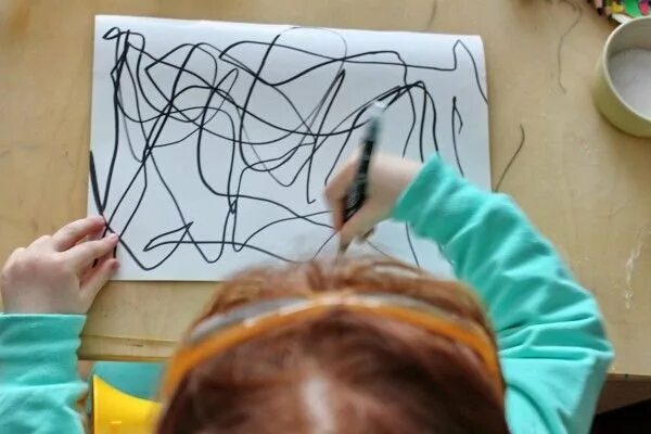 Каракули детей. Каляки маляки рисование. Каляки маляки рисунки. Детские каракули. Каляка маляка рисования.