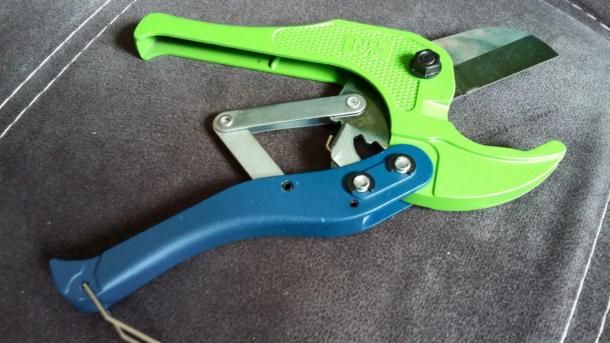 Ножницы для резки изделий из пластика. Ножницы для резки изделий из пластика. Ножницы для труб сибртех. Ножницы для пвх трубы gross 78424. Ножницы д/резки пластика matrix 784105.