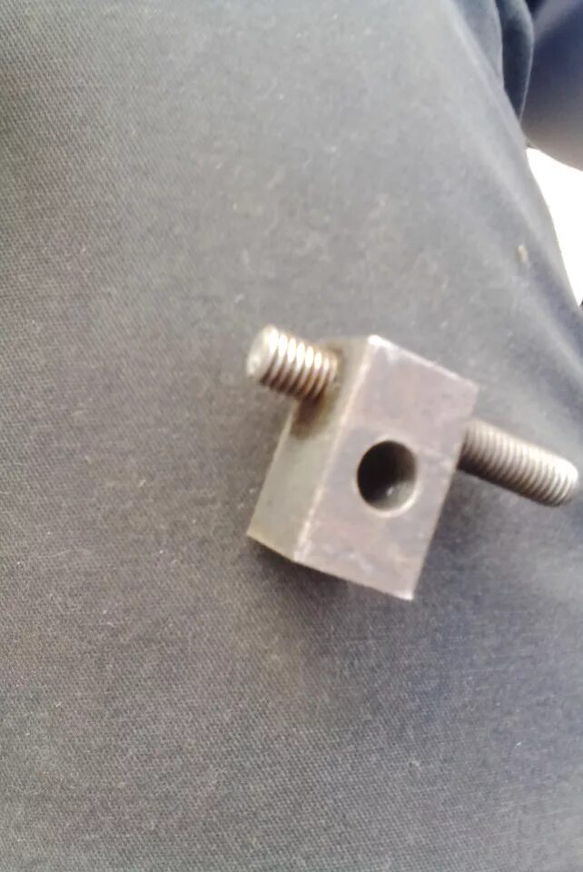 Болт натяжителя ремня грм l200. Болт натяжителя ремня генератора. Болт крепления натяжителя генератора 40524. Болт натяжителя генератора wp10. Болт натяжителя ремня генератора.