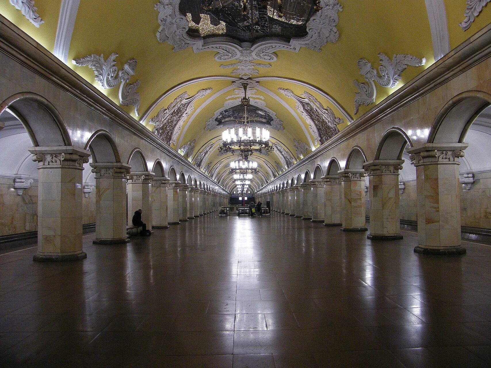 Московское метро комсомольская. Станция Комсомольская Кольцевая. Станция метро Комсомольская Москва. Комсомольская (станция метро, Кольцевая линия). Станция Комсомольская 1952.