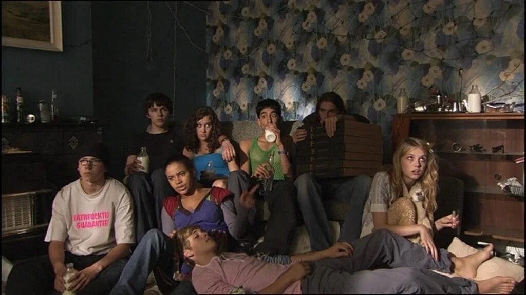 Сериал молокососы постер. Скинс 3 поколение. Скинс 2 поколение. Молокососы анвап. Молокососы 5-6 сезон.