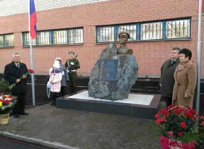 П тоцкое оренбургской. Памятники в Тоцком Оренбургской области. Село Тоцкое Оренбургской области. Поселок Рябинный Тоцкий район Оренбургская область. Тоцкое школы Оренбургская область.