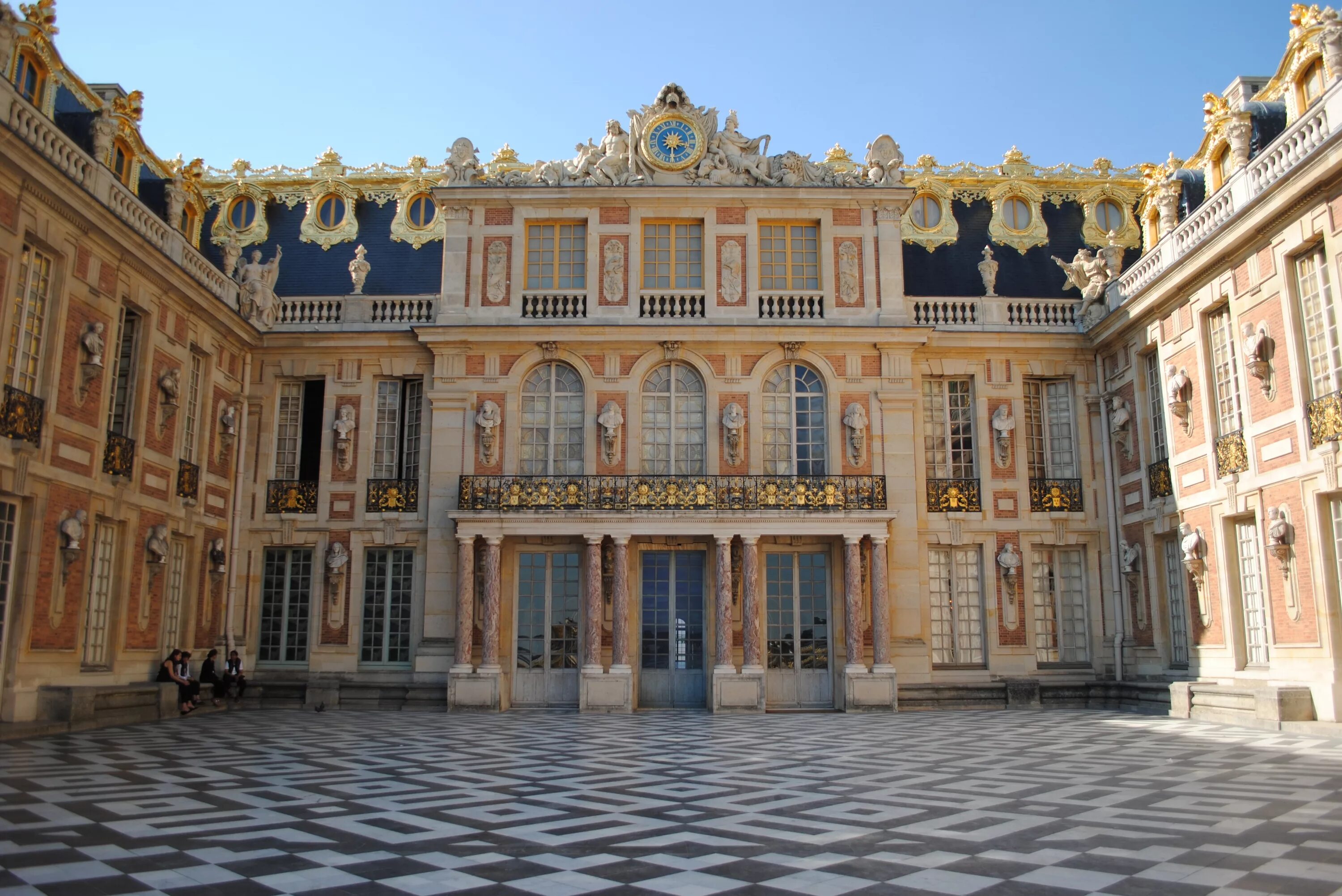 Chateau de versailles. Версальский дворец, Версаль дворец Версаля. Версаль Франция Королевский двор. Шато Версальского дворца. Королевский дворец в Версале.