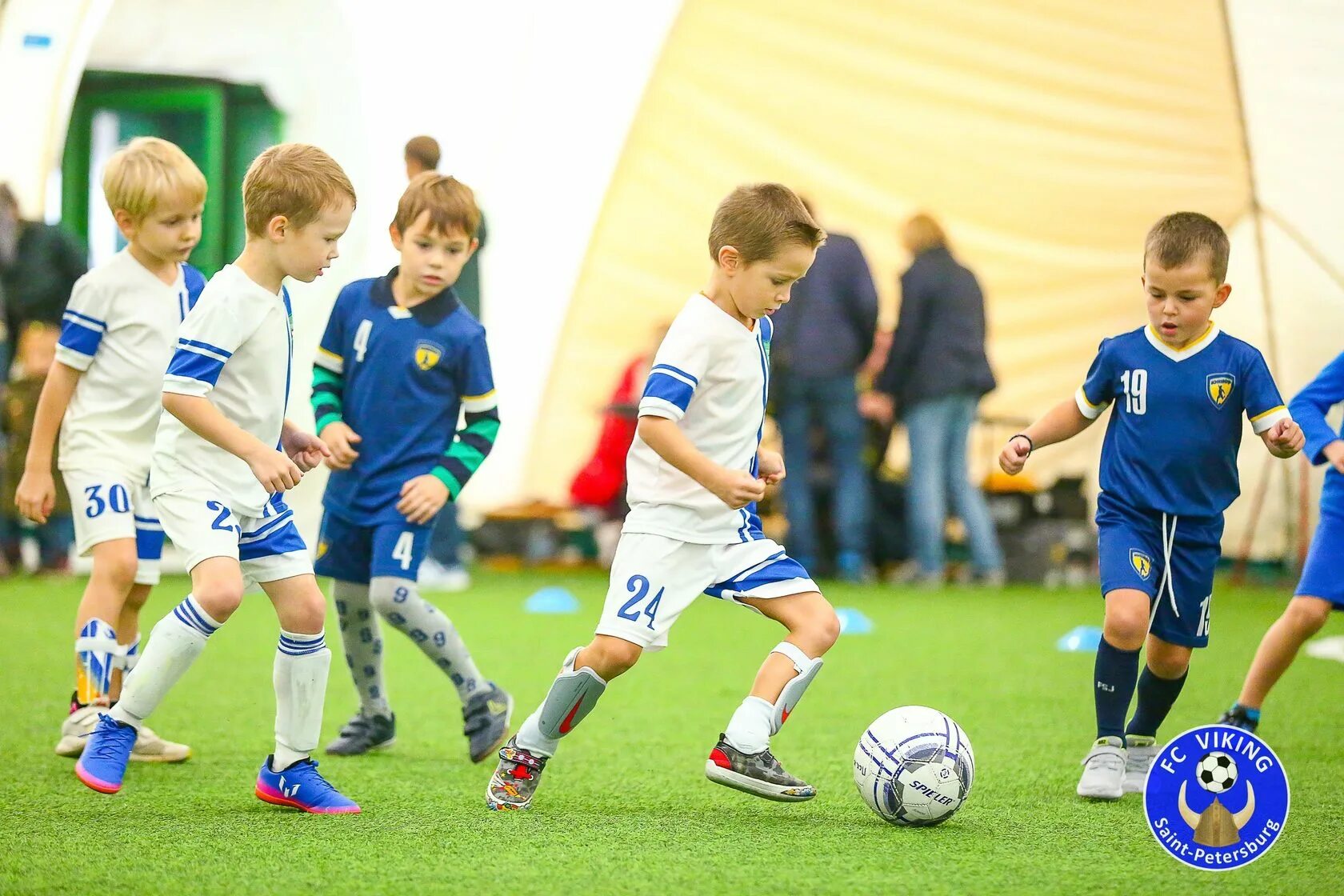 дфк триумф 2009. футбольные дети занятия. детская секция по футболу. академия футбола факел воронеж. футбольная школа для детей.