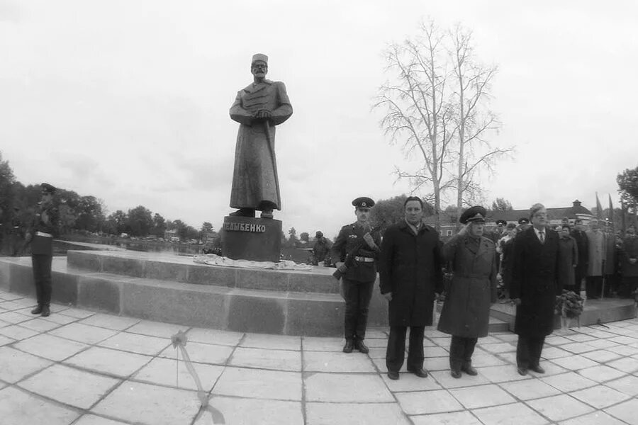 Дыбенко. Памятник 307 дивизии новозыбков. Памятник дыбенко. Е. Памятник 307 дивизии новозыбков.