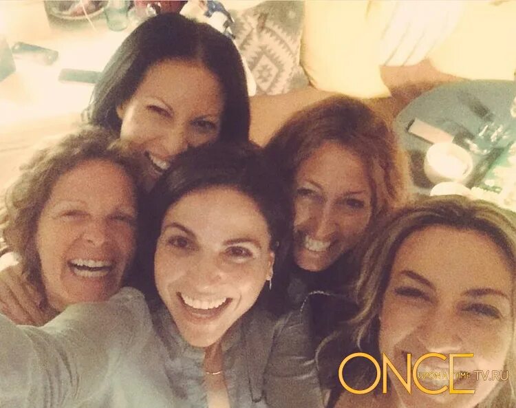 Lenka everything at once. Ленка крипач everything. Америка 1947 бранхам. Спайк и эппл блум любовь. Лана паррия и ребекка мэйдер.