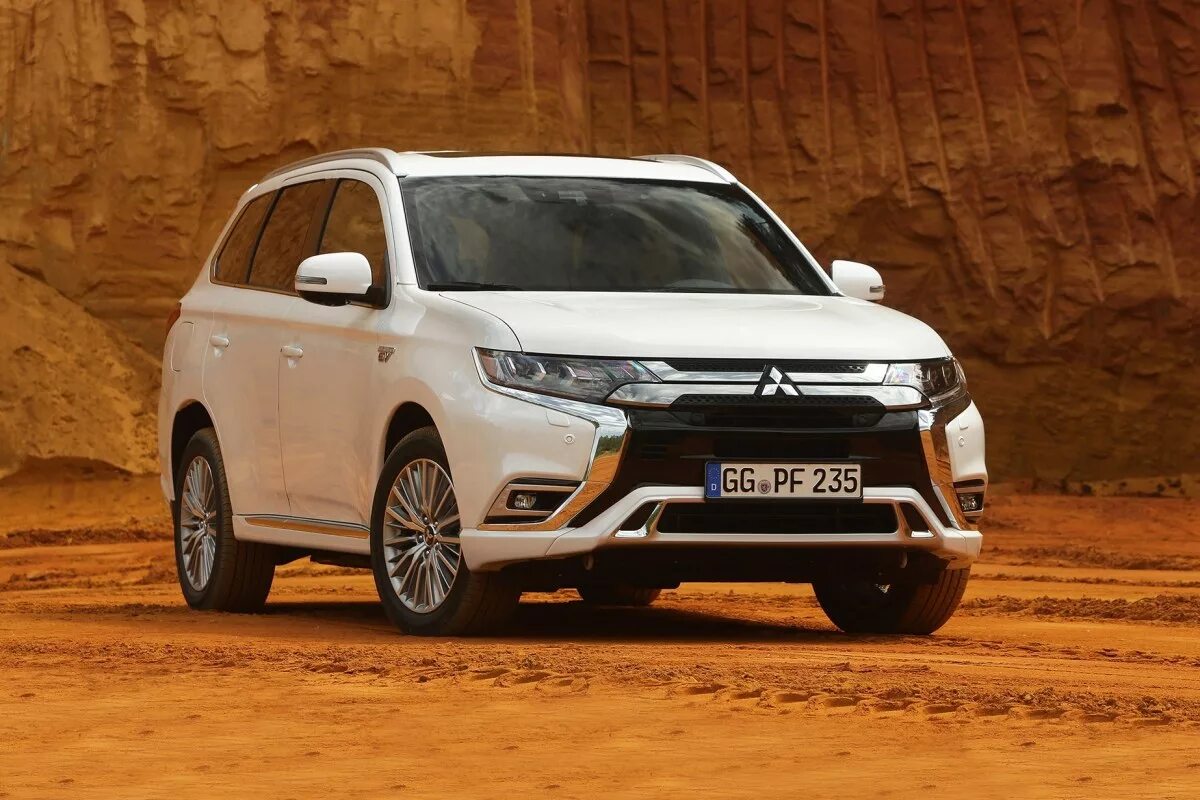 Outlander 206. Модельный ряд митсубиси 2022. Тест митсубиси аутлендер. Митсубиси аутлендер белый. Мицубиси аутлендер 3.