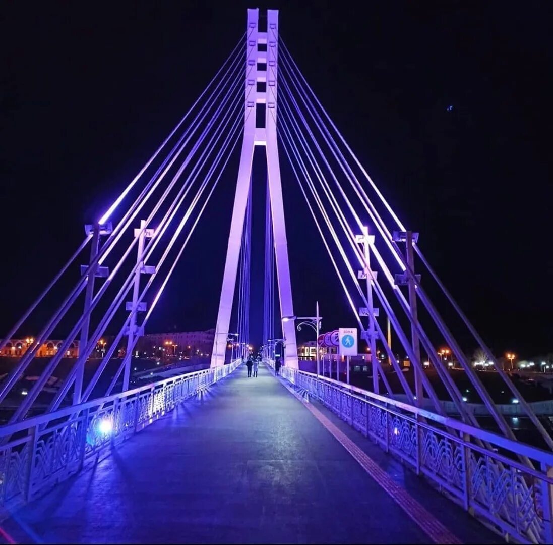 Luminary тюмень. Мост влюбленных тюмень. ночной мост влюбленных тюмень. тюмень мост тюмень. тюмень мост влюбленных 2025.