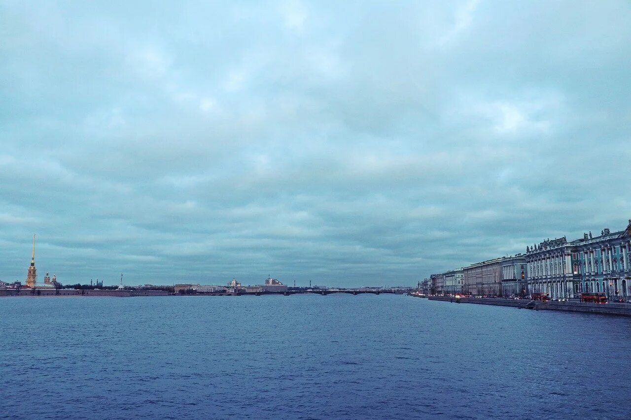 Ширина реки невы. Санкт-Петербург Нева. Река Нева. Нива река в Санкт-Петербурге. Нева Главная река СПБ.