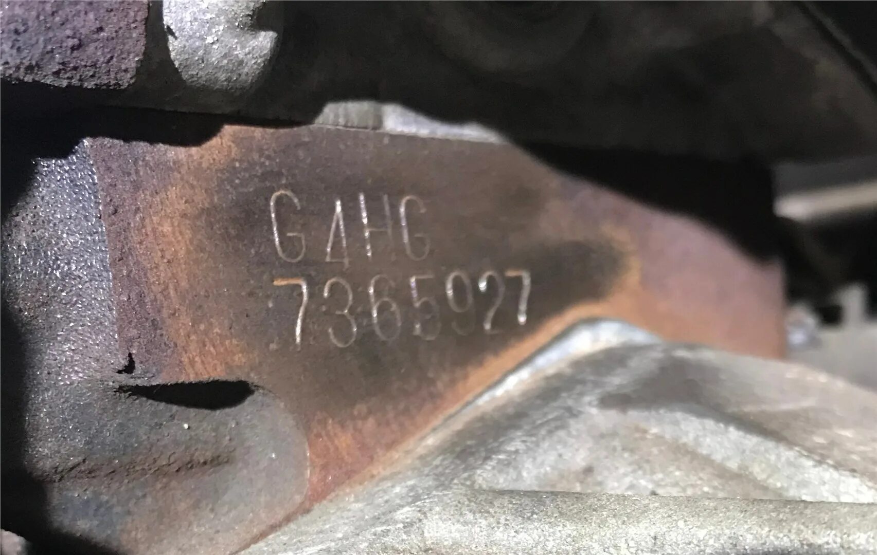 Где находится номер двигателя хендай акцент. Номер двс гетц 1.3. hyundai getz 1.1 номер двигателя. hyundai getz 1 и 3 2004 года вин номер двигателя. вин номер на двигателе хендай гетц 1.1.