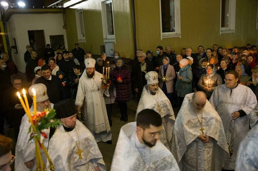 Храм воскресения христова подольск расписание. Церковь троицы живоначальной в коледино. Настоятель храма воскресения христова в подольске. Подольск служба в церкви. Подольск служба в церкви.