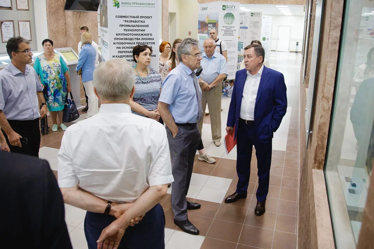 С рабочим визитом посетил