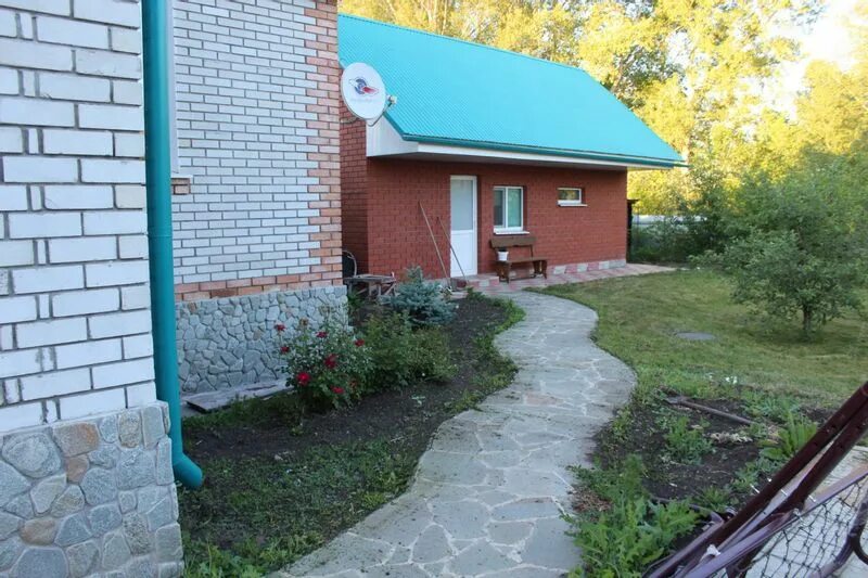 Дома город кувандык. Оренбургская область кувандык садовая улица дом 27. Дома город кувандык. Кувандык белый дом. Паромный дом.