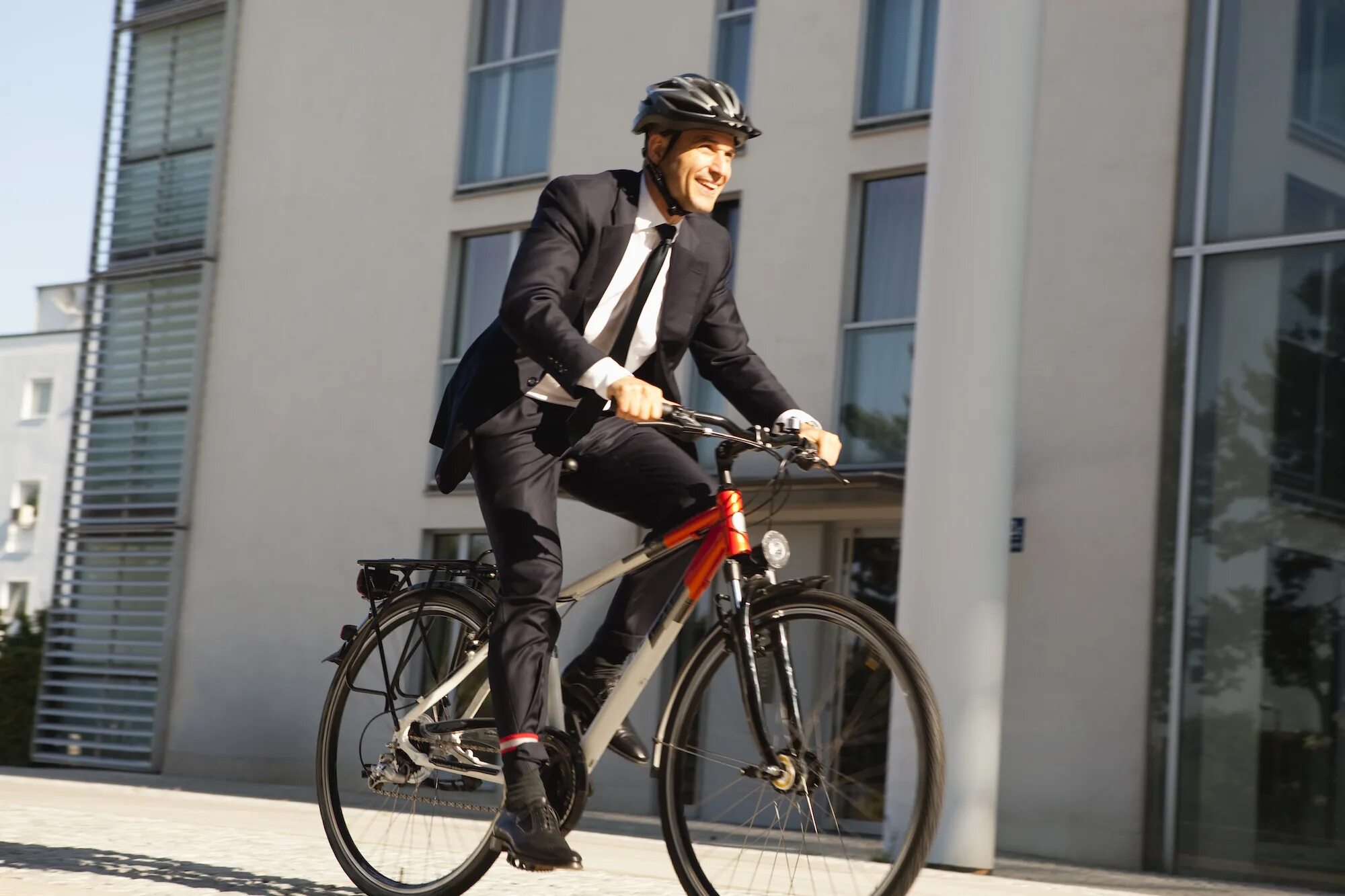 He rode a bike yesterday. Велосипед для города мужской. Велосипедист на фоне гор. В смокинге на велосипеде. Парень на велосипеде в городе.