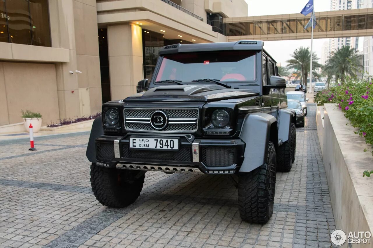 Гелик в дубае. Brabus b63s 700 6x6. Гелик Брабус в Дубае. Мерседес Гелик Дубай. Гелендваген в Дубае.