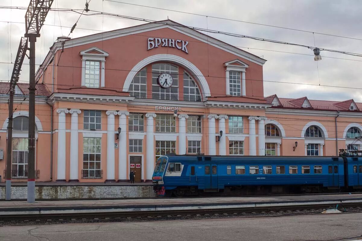 Железнодорожный вокзал Брянск-Орловский, Брянск. Станция Брянск Орловский ЖД. Брянский вокзал Брянск Орловский. Брянск 1 Орловский вокзал. Брянск жд вокзал телефон