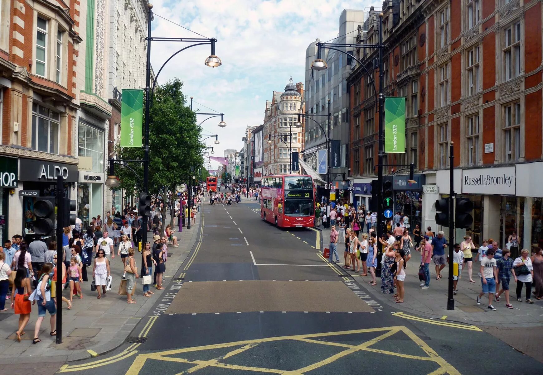 Улица Оксфорд-стрит. Оксфорд улица в Лондоне. Oxford Street в Лондоне. Достопримечательности Лондона Оксфорд стрит. Oxford street shops