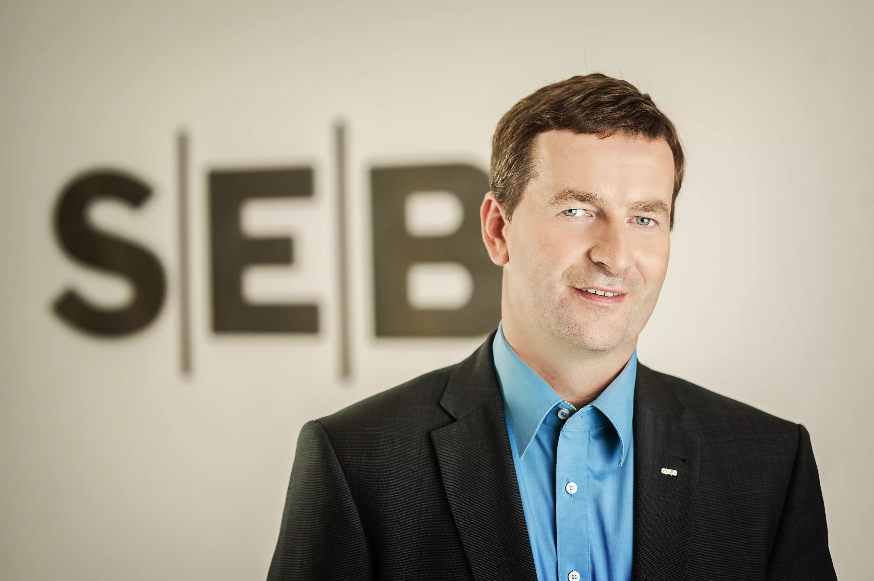 Главный банкир. Банкир европы. Швейцарские банкиры. Квентин массейс менялы. Главный банкир.