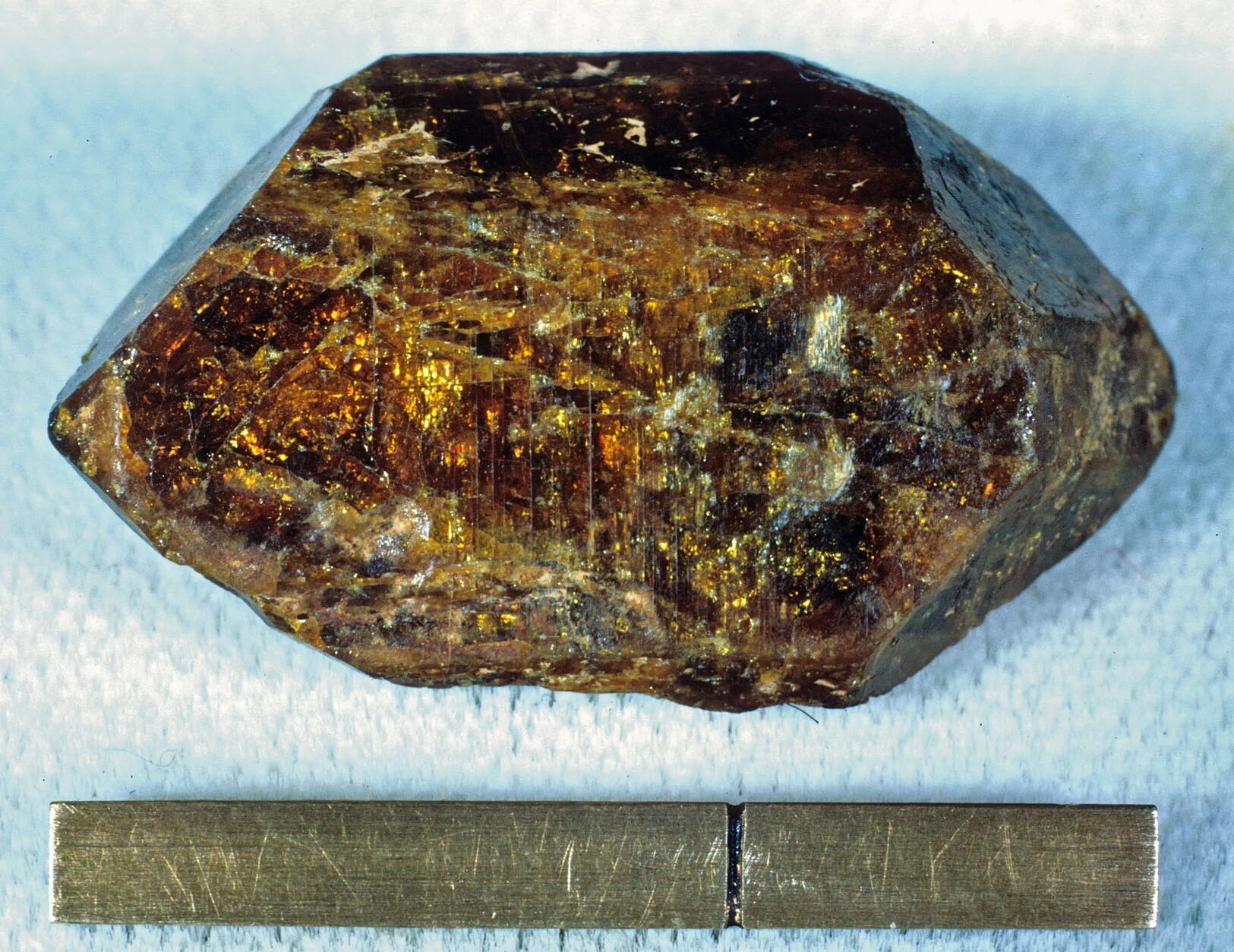 Минералы тория. Монацит минерал. Минералы тория. Монацит-(ce). Монацит тория.