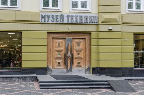 Войти в музей