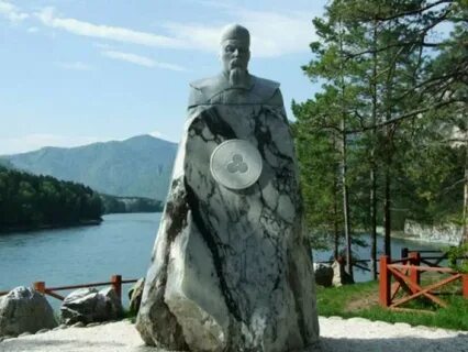 Памятник в горном алтае