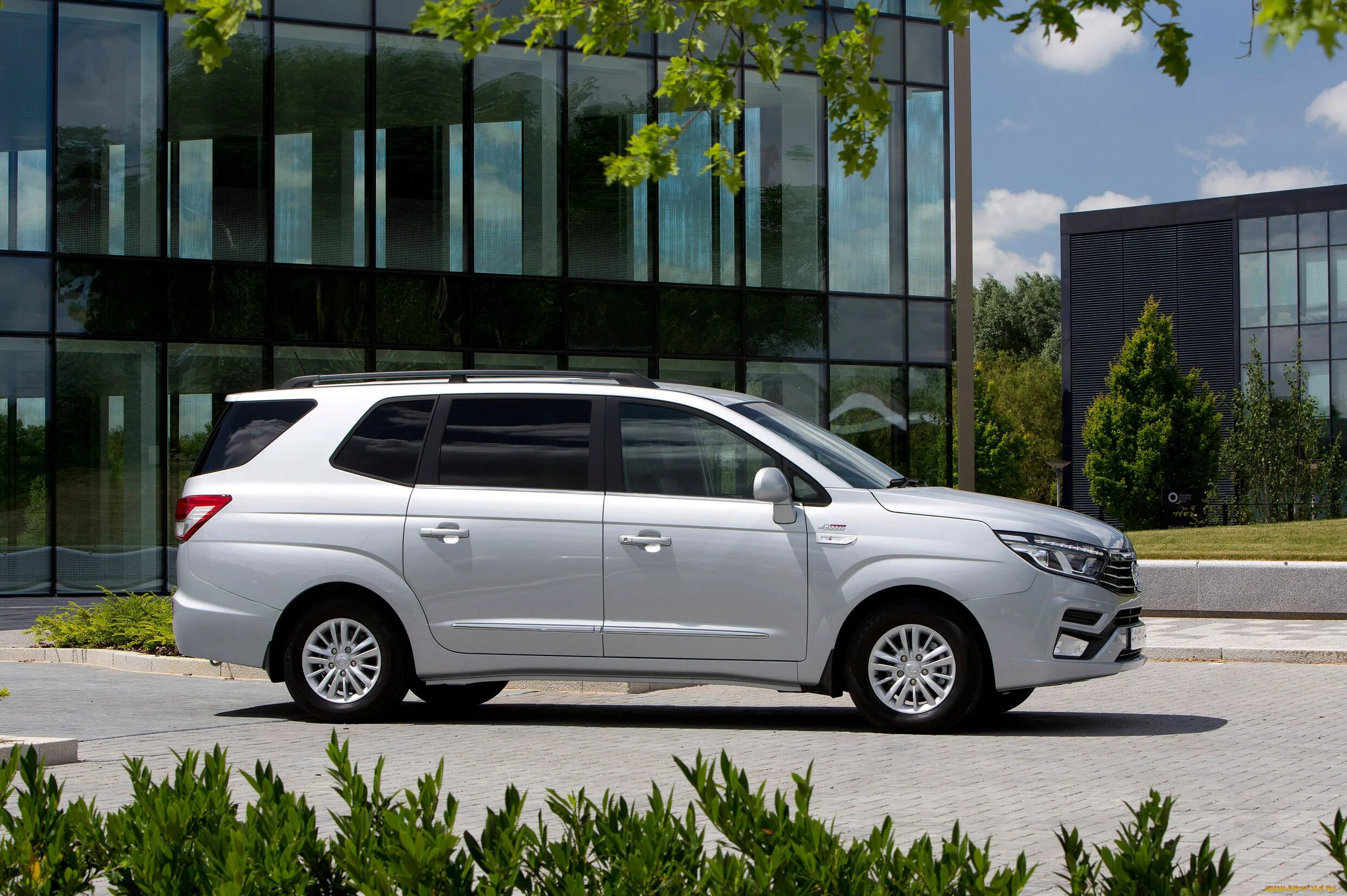 Санг енг страна. Ssangyong rodius 2018. ssangyong stavic 2018. ссангйонг туризмо. ssangyong rodius 2019.