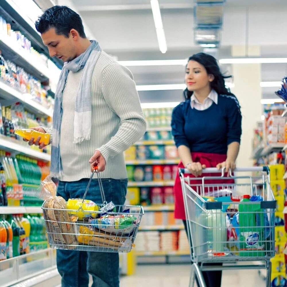 We like go shopping. Веселый покупатель. Ашан потребители. Go shopping. Do the shopping картинка.