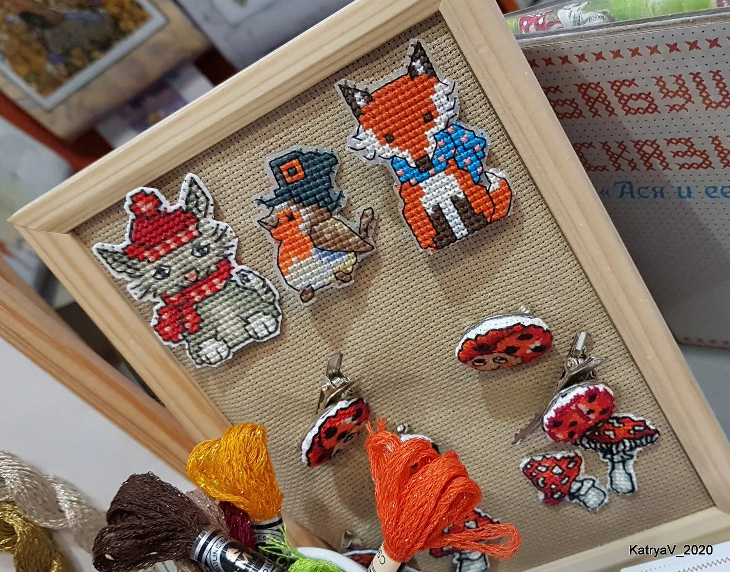 Креативность в рукоделии. Елка с рукодельными игрушками. Моды рукоделие. Модное рукоделие. Сумка бохо из крейзи-квилта.