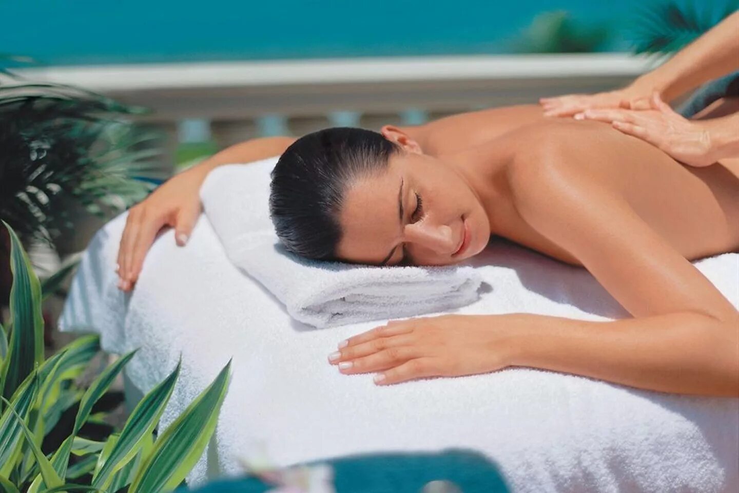 Тайский массаж на берегу. Бич массаж. Массаж на пляже. Бич массаж. Бич массаж.