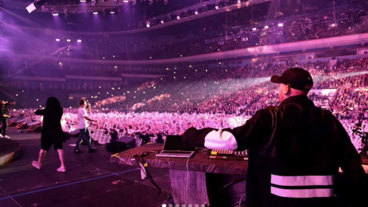 Олимпийский стадион москва 2022. Концертный зал олимпийский в москве. Oxxxymiron концерт в олимпийском. Стадион олимпийский москва концерт. Oxxxymiron олимпийский 2017.