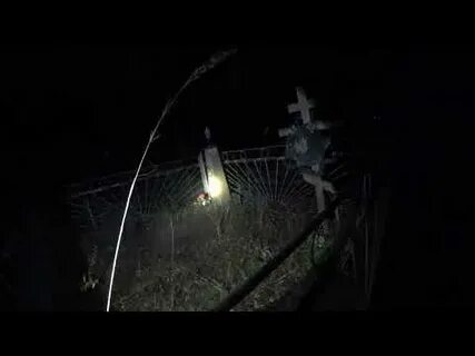 Призрак на кладбище видео
