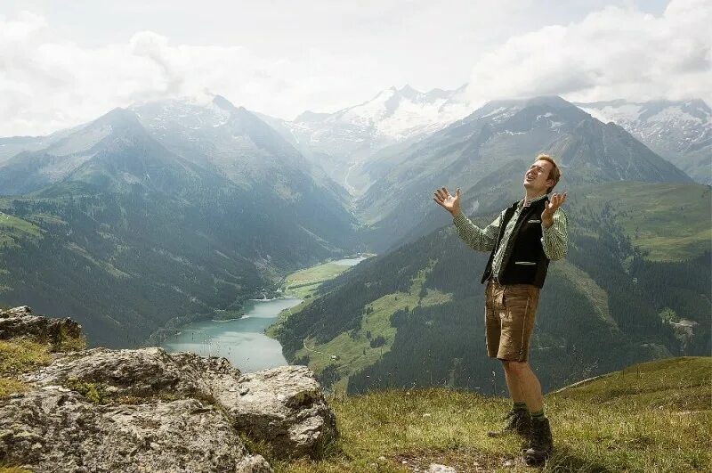 Switzerland song. Тирольское пение йодль. Switzerland song. Йодль швейцария пастухи. Культура швейцарии.