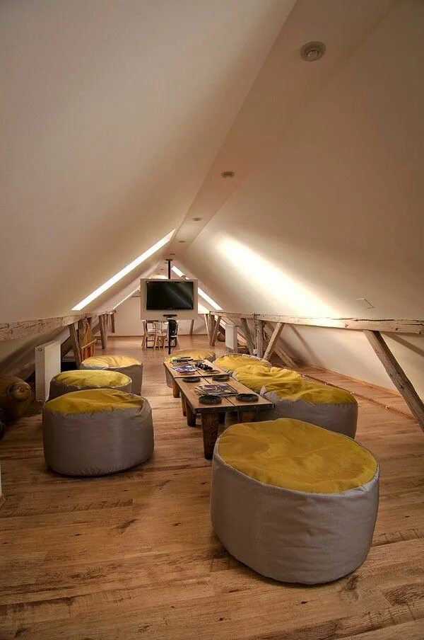 Студия звукозаписи на мансарде. Обустройство чердака. Студия чердак. Рабочее место на мансарде. Чердак в частном доме.