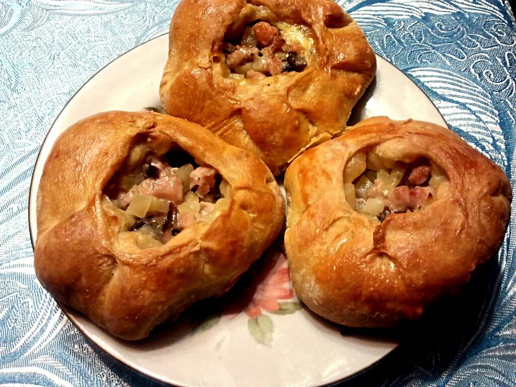 Тесто с мясом как называется. Вак балиш татарский. эчпочмак элеш перемяч. пирожки татарские вак бэлиш. вак балиш с мясом и картошкой.
