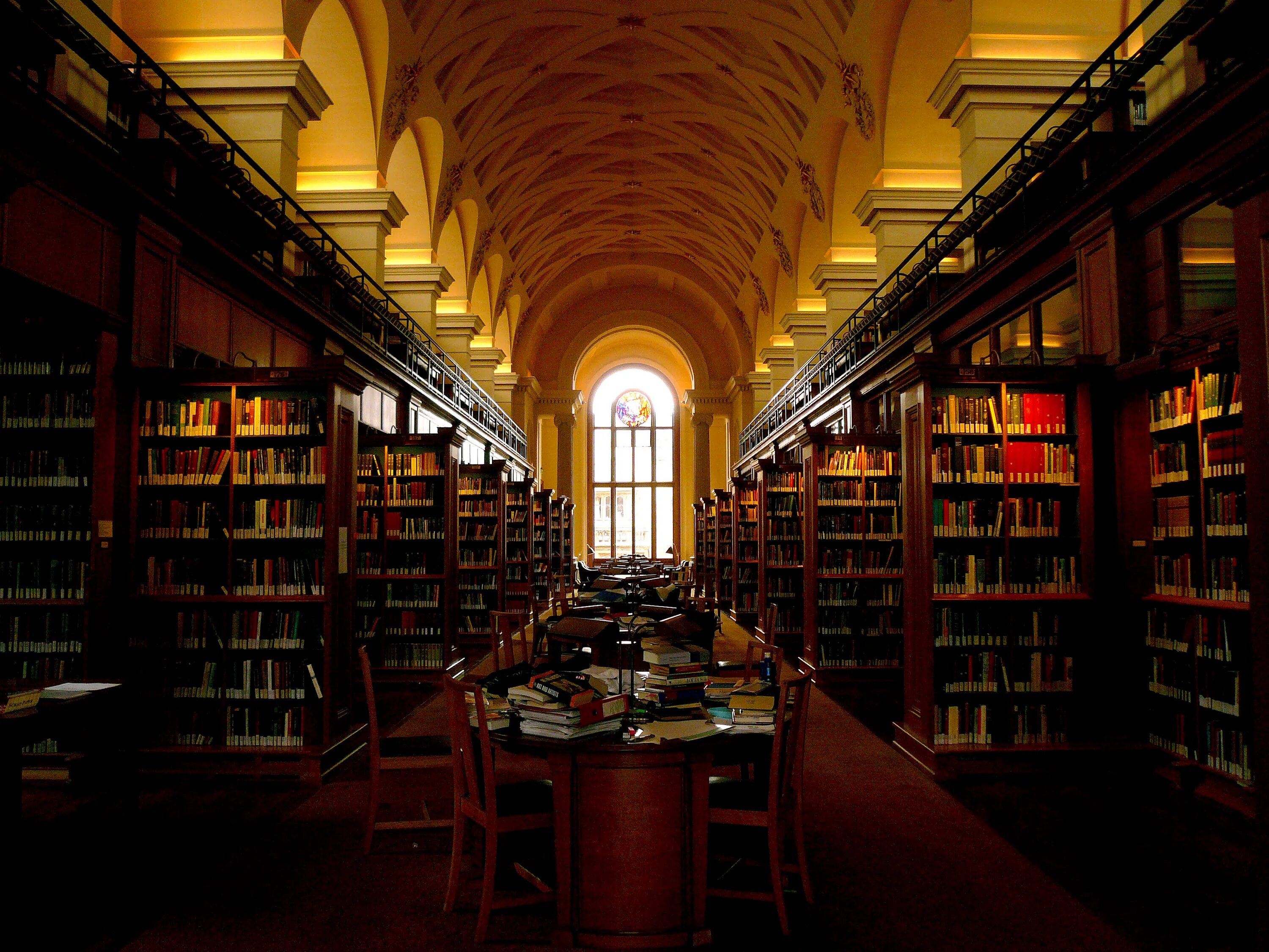 This is our library. Библиотека Кембриджского университета. Кембриджская Университетская библиотека. Кембридж университет библиотека. Кембриджский университет внутри библиотека.