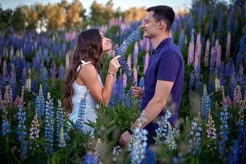 Семейная фотосессия в люпинах