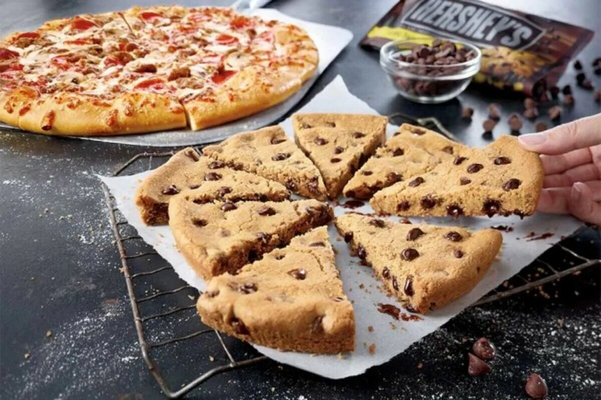 Кука пицца. Папа джонс печенье. печенье пицца. pizza hut. шоколадная пицца.