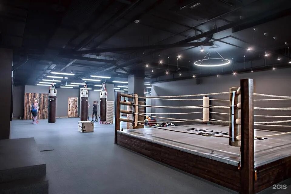 Зал бокса москва. Brother Boxing Club Москва. Сулейман Махмудов brothers Boxing. Brothers Boxing Club Москва Пресненская набережная. Боксерский зал в Москве.